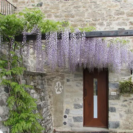 Dagnano Basso Εξοχικό σπίτι *